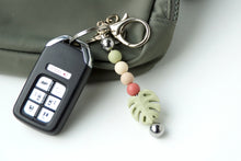Load image into Gallery viewer, Monstera Leaf Beaded Keychain