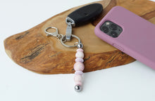Load image into Gallery viewer, Daisy Beaded Keychain