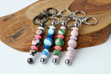 Load image into Gallery viewer, Daisy Beaded Keychain