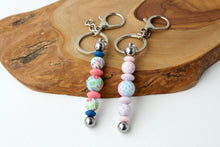 Load image into Gallery viewer, Spring Floral Beaded Keychain