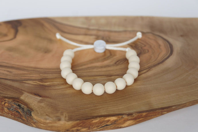 Light wood colour adjustable silicone bead bracelet