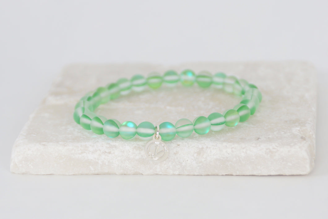 Green moonstone bracelet on elastic 
